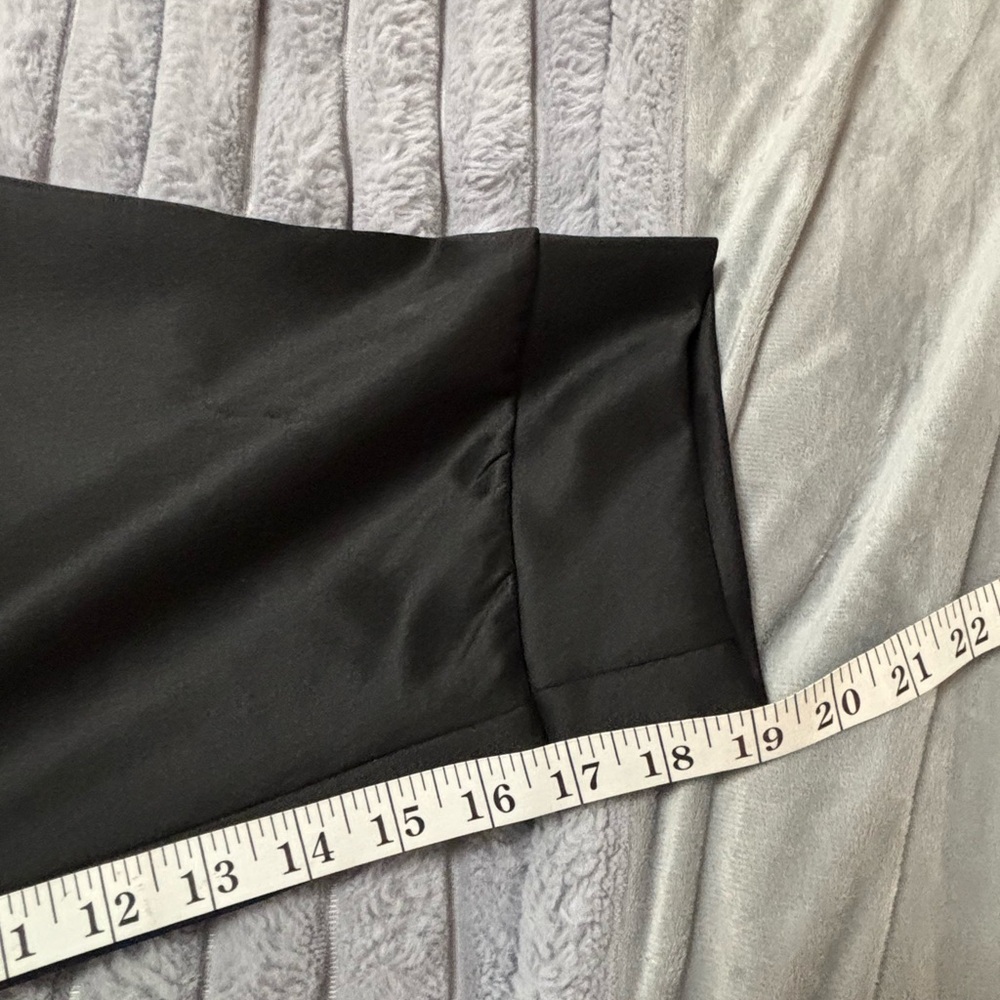 Mens Black Graphic Cropped Jogger shorts - Picture 9 of 10